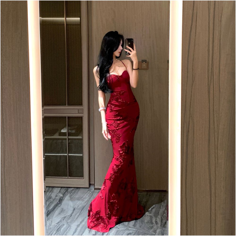 A niche evening dress dress banquet engagement Christmas red dress sexy suspender backless dress long version hip hugging skirt image 0