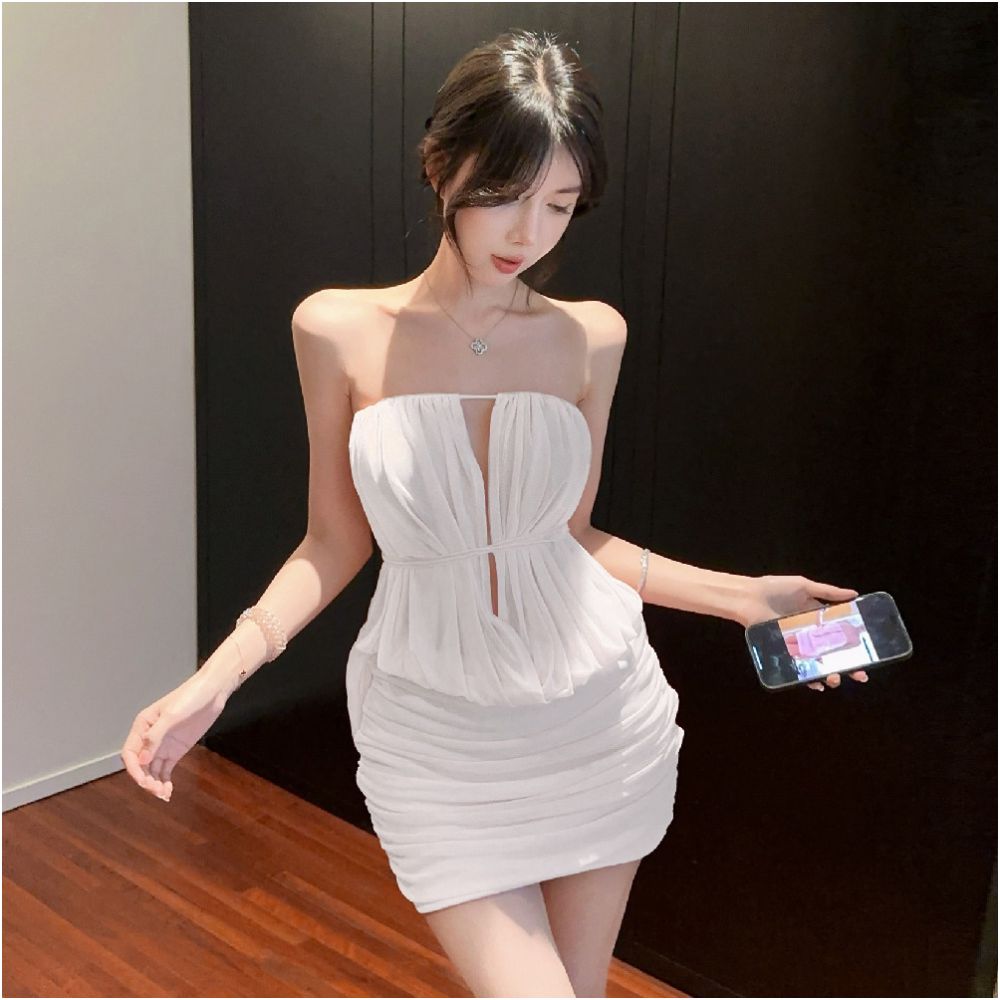 Internet celebrity pure desire sexy style low cut hanging neck dress with hollowed out pleats at the back for slimming and slimming pleated hip hugging short skirt