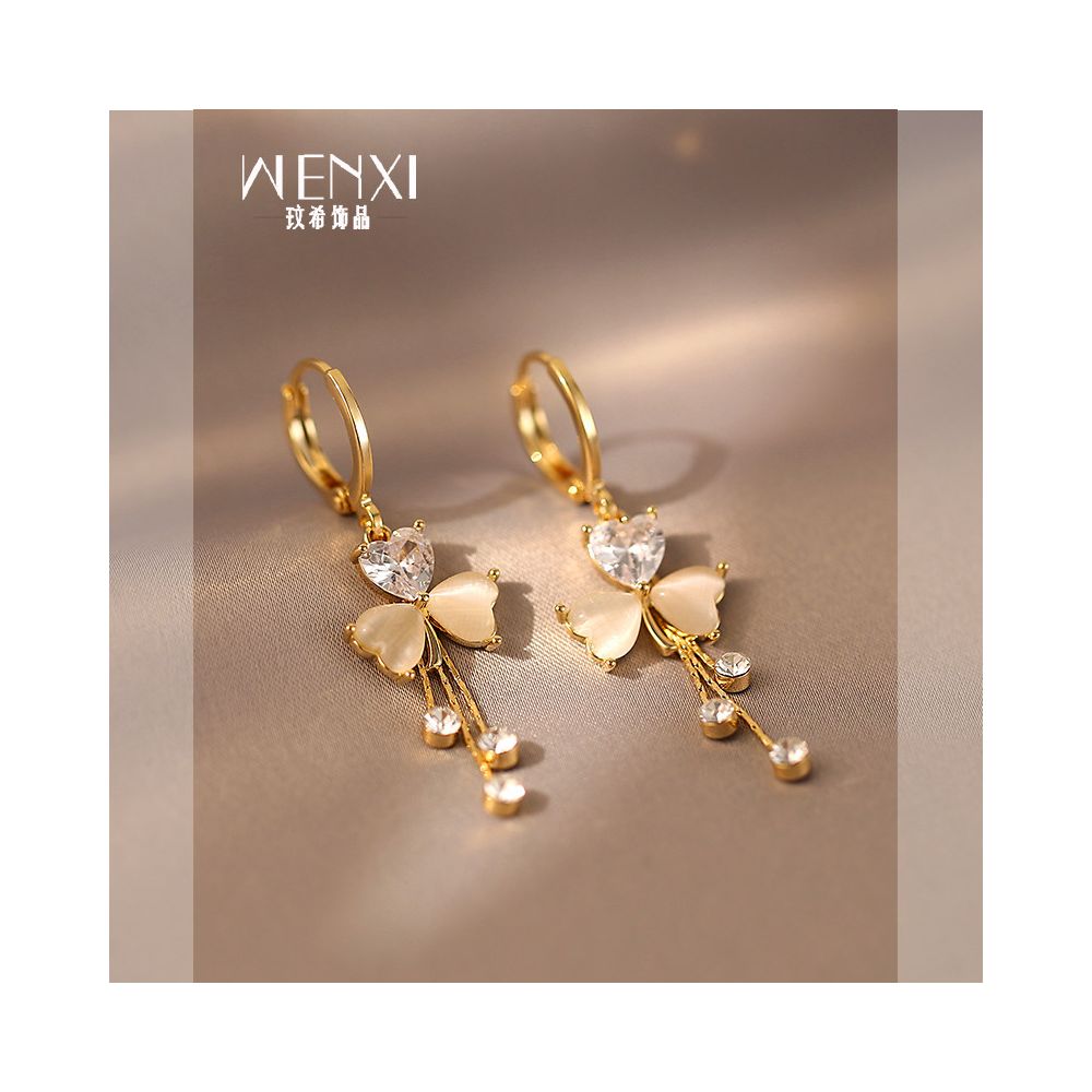 Light luxury clover earrings 2026 new item niche design high end tassel earrings feminine temperament autumn and winter earrings image 1