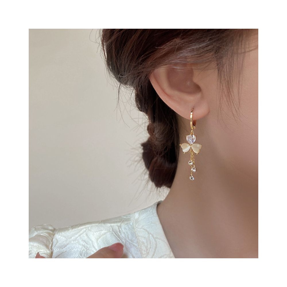 Light luxury clover earrings 2026 new item niche design high end tassel earrings feminine temperament autumn and winter earrings image 5