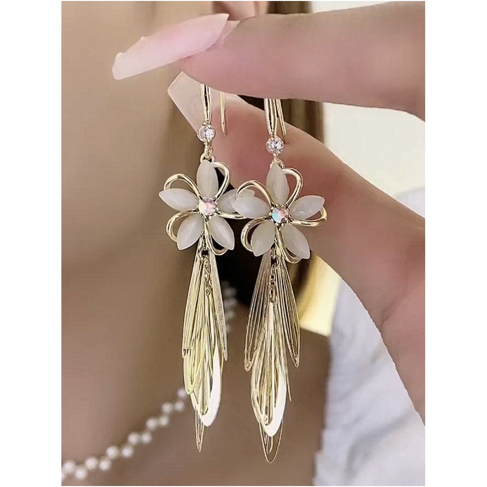 New Japanese and Korean earrings with high end and fashionable temperament cat s eye stone flower tassel earrings women s long tassel earrings image 4