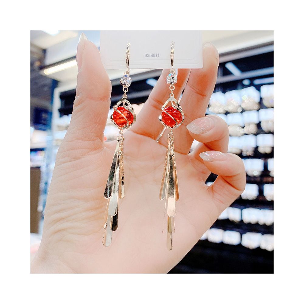 Japanese and Korean internet famous trendy tassel sequin earrings for women with a high end temperament and a long personalized fashionable and versatile earring design image 3