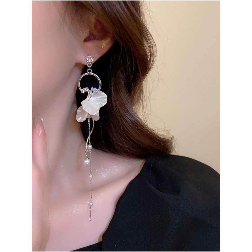 Super fairy long tassel petal pearl earrings with niche design high end earrings light luxury earrings exquisite commuting style image 2