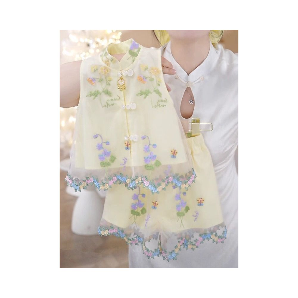 Girls Summer 2025 New Chinese style Embroidered Buckle Tank Top Lace Skirt Pants New Chinese Sleeveless Shorts Two Piece Set image 0