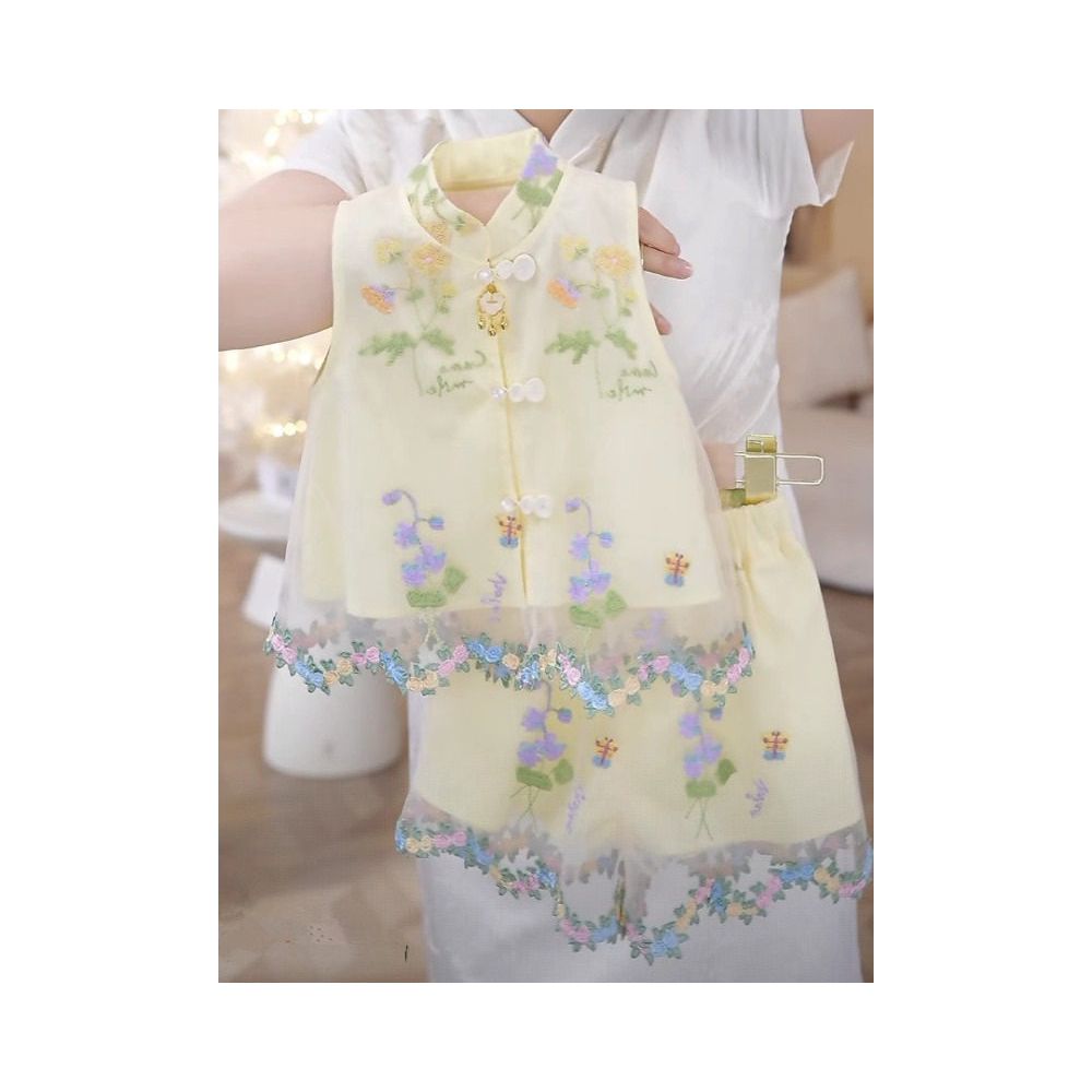 Girls Summer 2025 New Chinese style Embroidered Buckle Tank Top Lace Skirt Pants New Chinese Sleeveless Shorts Two Piece Set image 3