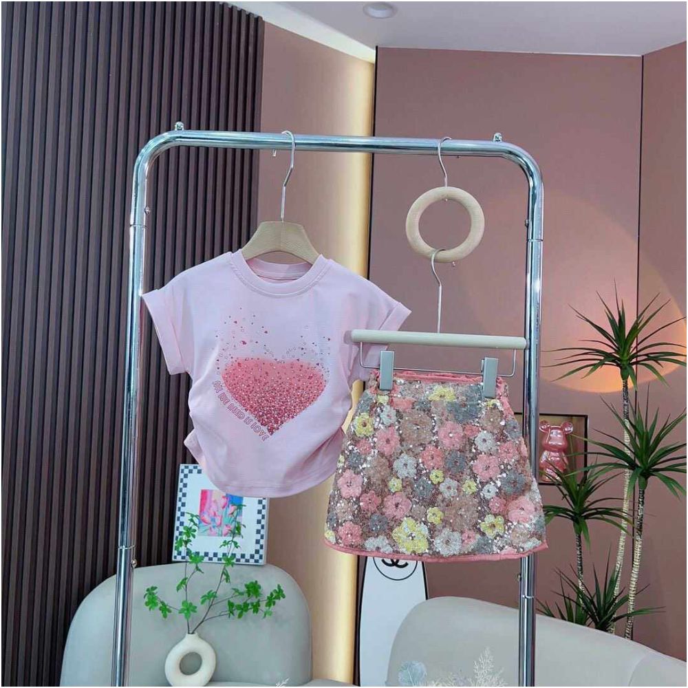 Girls set 2024 summer new children s short sleeved T shirt sequined half skirt two piece set girls fashionable summer outfit image 3