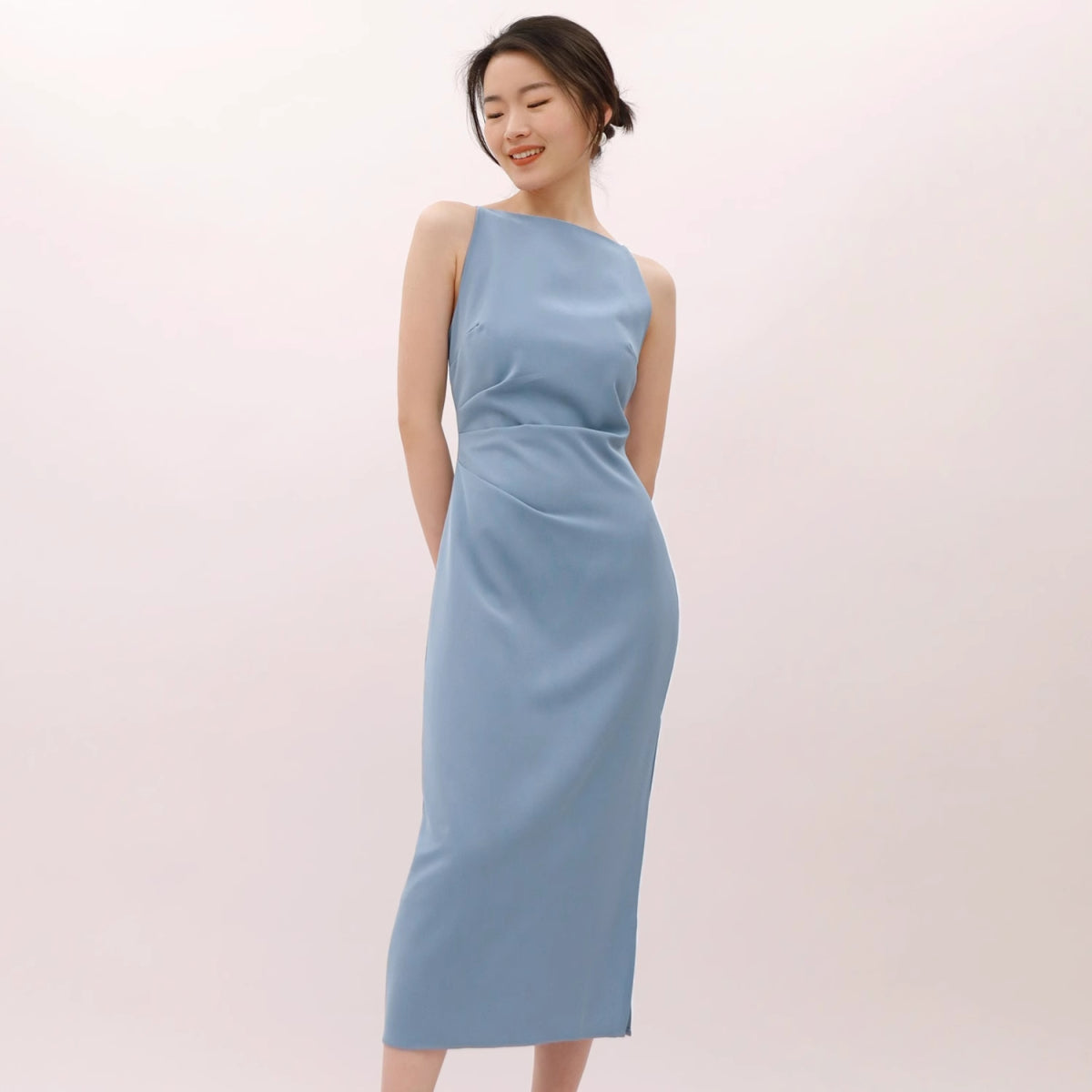 A Lady's French One-shoulder Casual Dress