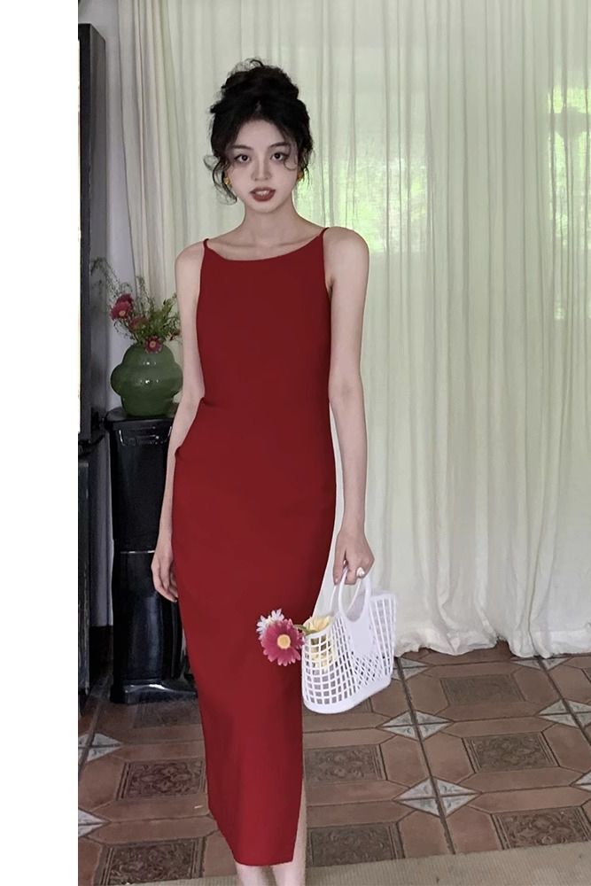 A Lady's French One-shoulder Casual Dress
