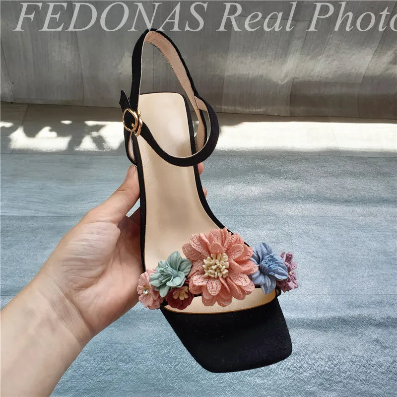 New Fashion Floral Comfortable Women's Sandal Fashion Simple Open-toe Low Heel Chunky Button Sandal