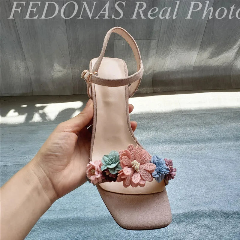 New Fashion Floral Comfortable Women's Sandal Fashion Simple Open-toe Low Heel Chunky Button Sandal