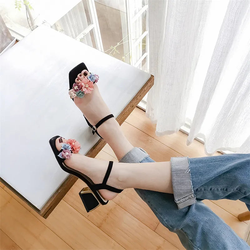 New Fashion Floral Comfortable Women's Sandal Fashion Simple Open-toe Low Heel Chunky Button Sandal