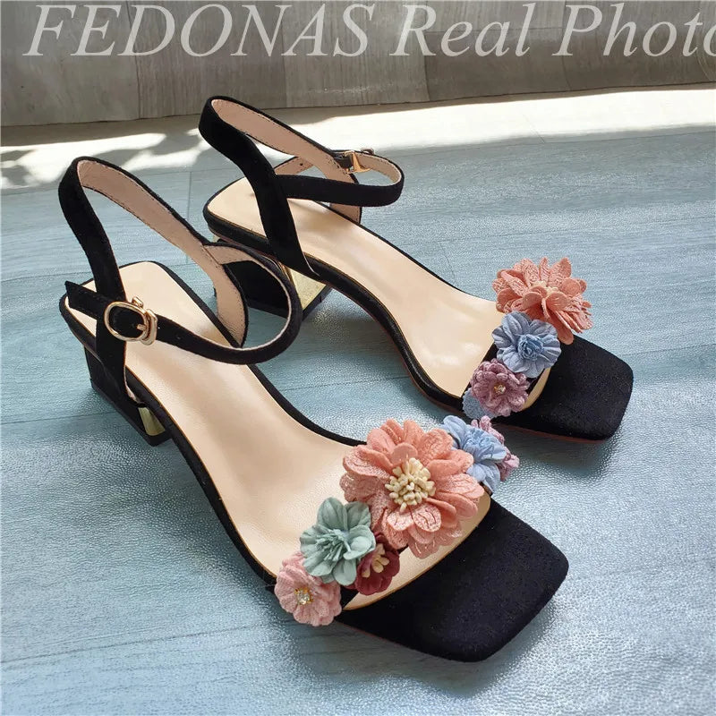 New Fashion Floral Comfortable Women's Sandal Fashion Simple Open-toe Low Heel Chunky Button Sandal