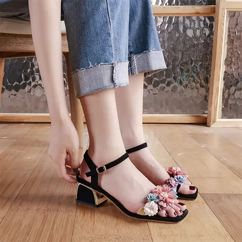 New Fashion Floral Comfortable Women's Sandal Fashion Simple Open-toe Low Heel Chunky Button Sandal