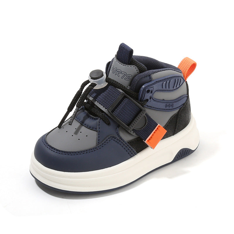 Children's sports shoes
