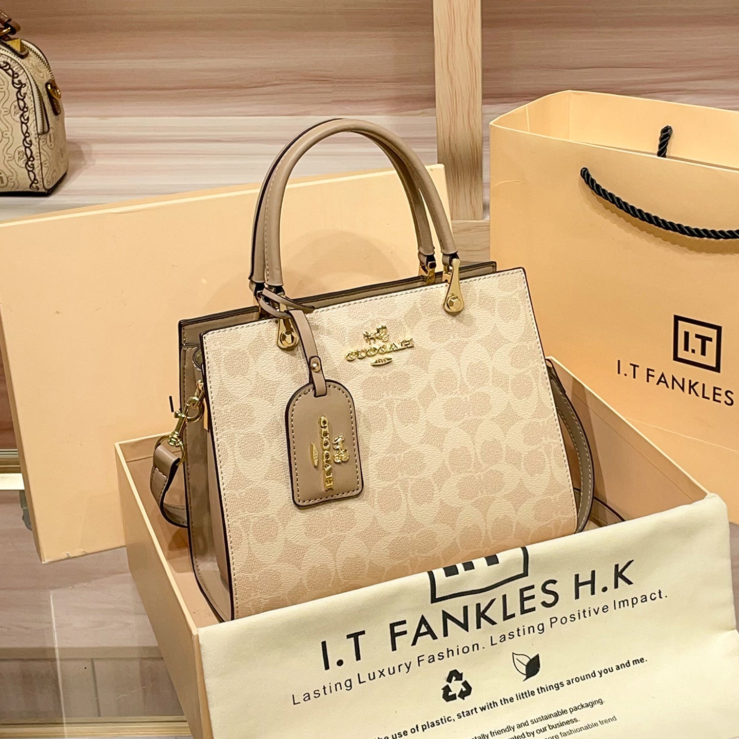Hong Kong Practical Genuine Leather Handbag for Women