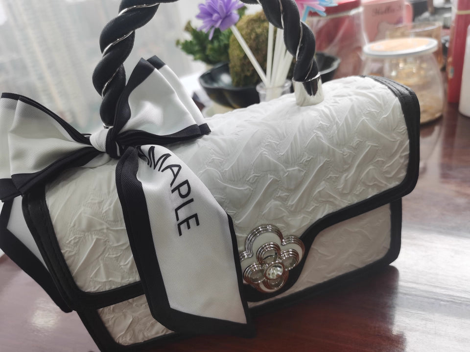 Light luxury small square bag, niche design, genuine leather handbag