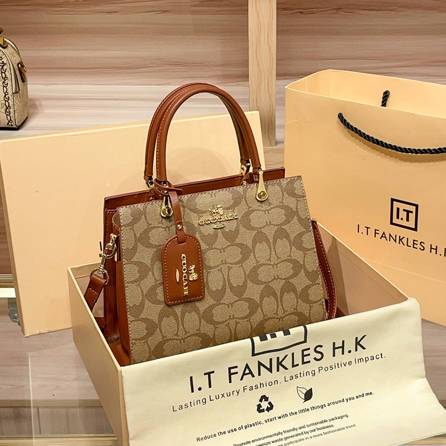 Hong Kong Practical Genuine Leather Handbag for Women
