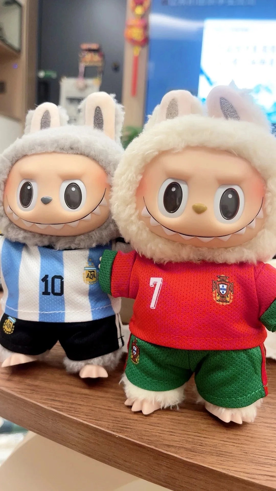 Explosions 17cm Cloth Accessories Clothing Designers Suitable for 123rd Generation Cloth Clothes. Doll Clothes