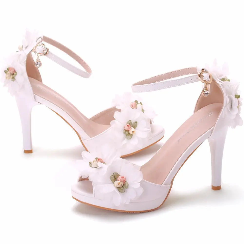 Summer new round-toed fish mouth white PU rhinestone lace flower wedding shoes banquet large size thin high-heeled women sandals