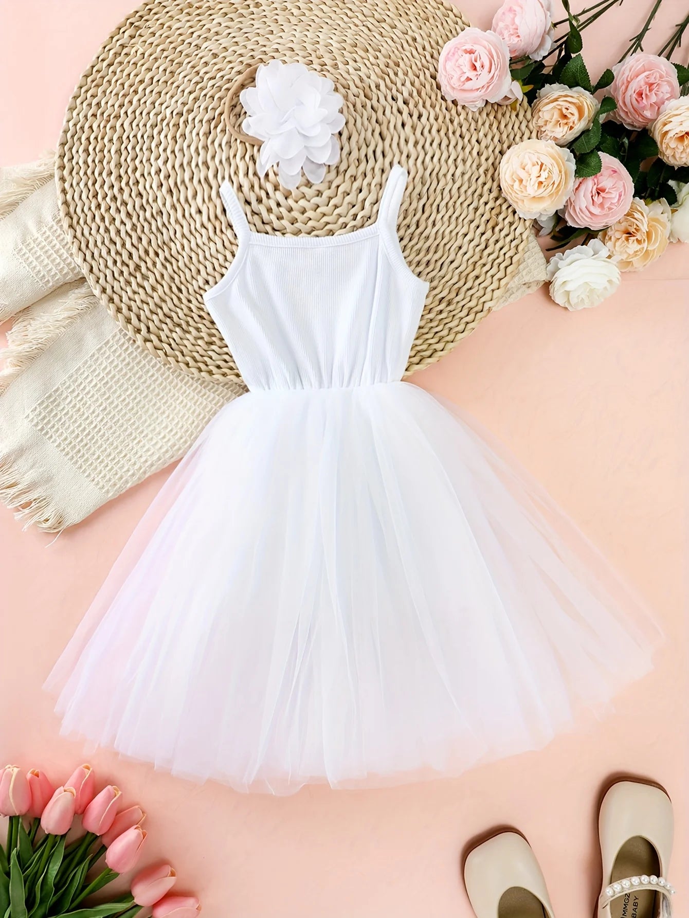 Girls' summer dress with white round neck suspender and sheer skirt, outdoor casual party dress