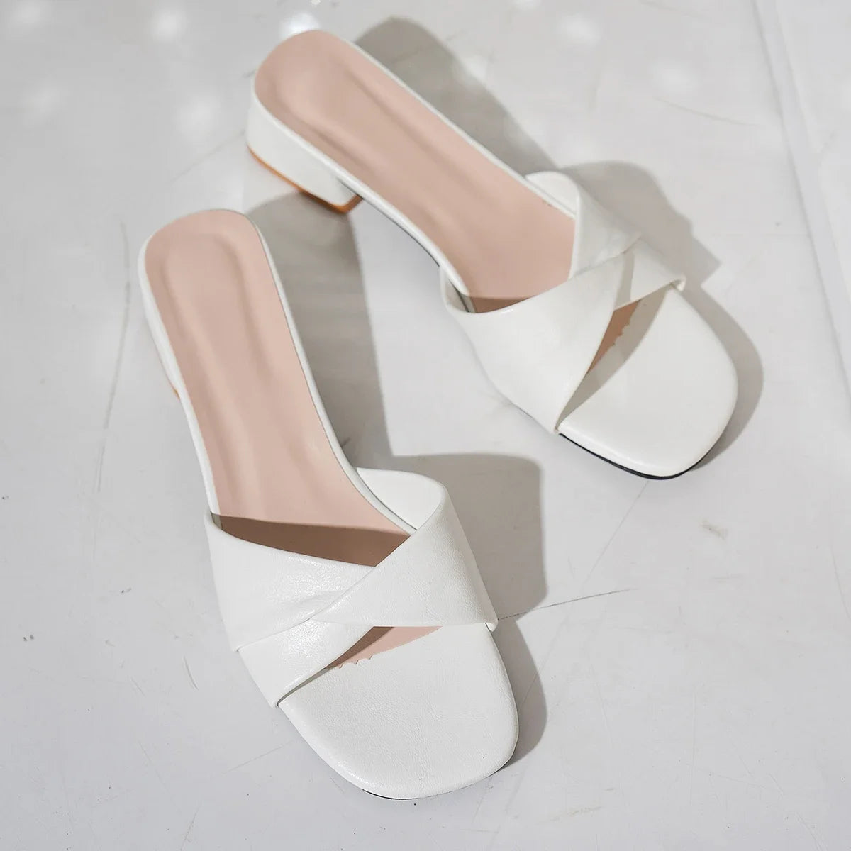 New Fashion Open Toe Solid Color Simple Leather Surface Versatile Candy Color Large Slippers Square Heel Shoes Women