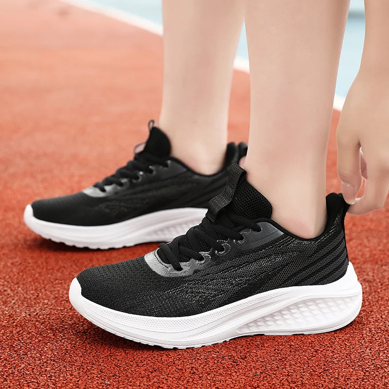 Couple's Flat Lightweight Mesh Fabric Soft Sole Anti-slip Breathable and Lace-up Comfortable Outdoor Casual Sports Shoes