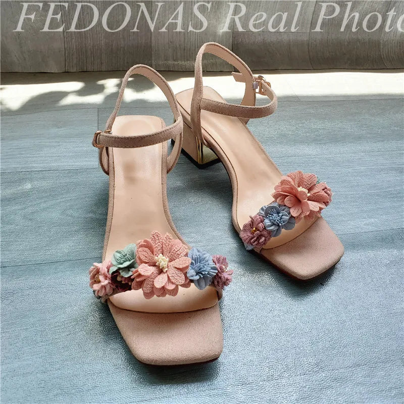 New Fashion Floral Comfortable Women's Sandal Fashion Simple Open-toe Low Heel Chunky Button Sandal