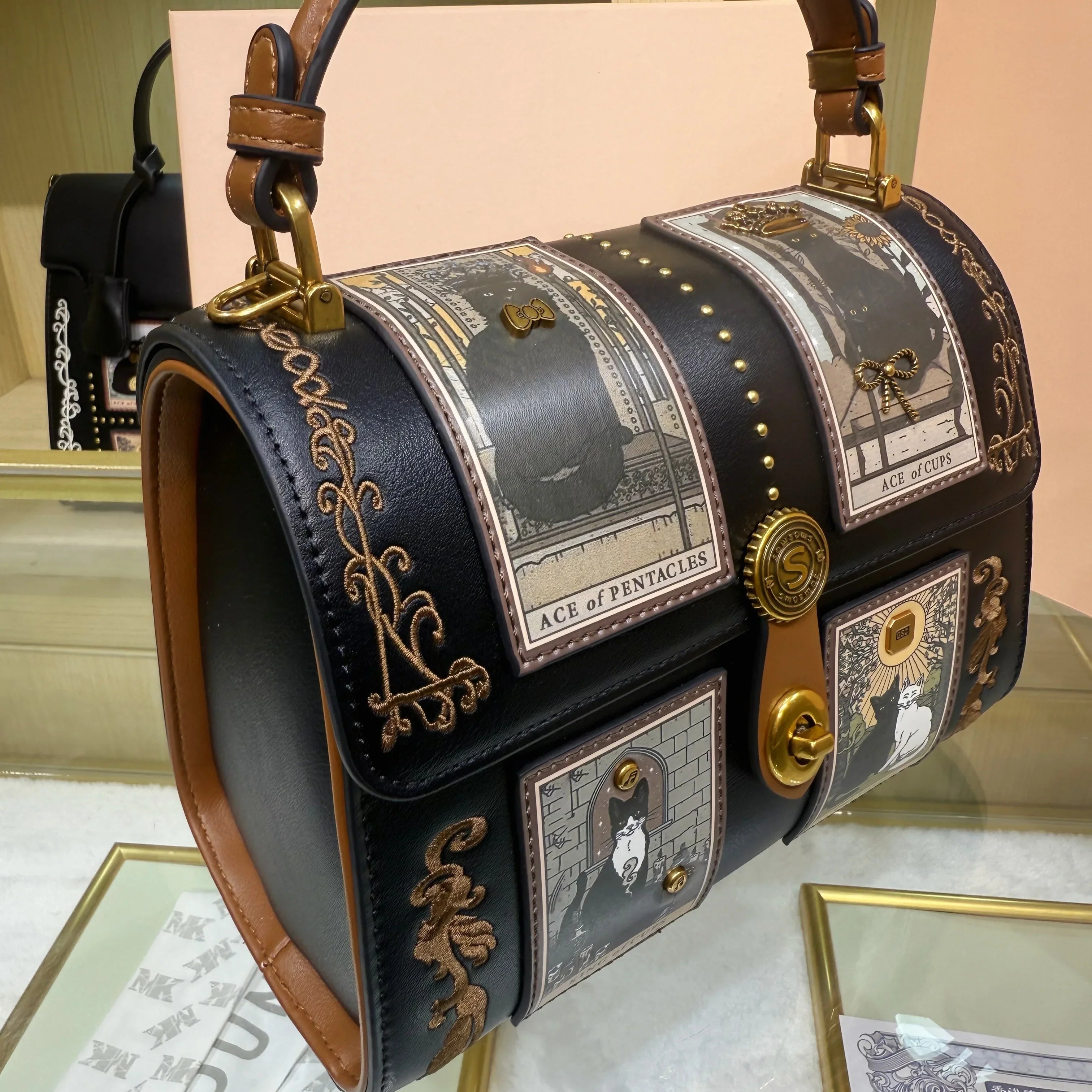 Luxury Designer Bags with Cute Cartoon Printing and Delicate Embroidery Design Vintage and New Fashion Shoulder Pillow Bag