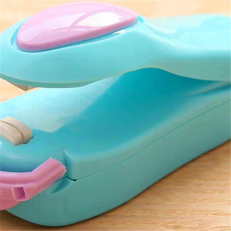 Kitchen Accessories Tools Mini Portable Food Clip Heat Sealing Machine Sealer Home Snack Bag Sealer Kitchen Utensils Gadget Item