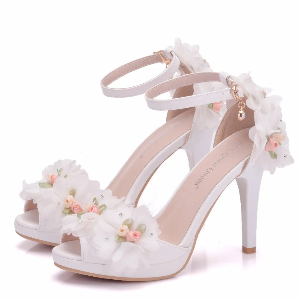 Summer new round-toed fish mouth white PU rhinestone lace flower wedding shoes banquet large size thin high-heeled women sandals