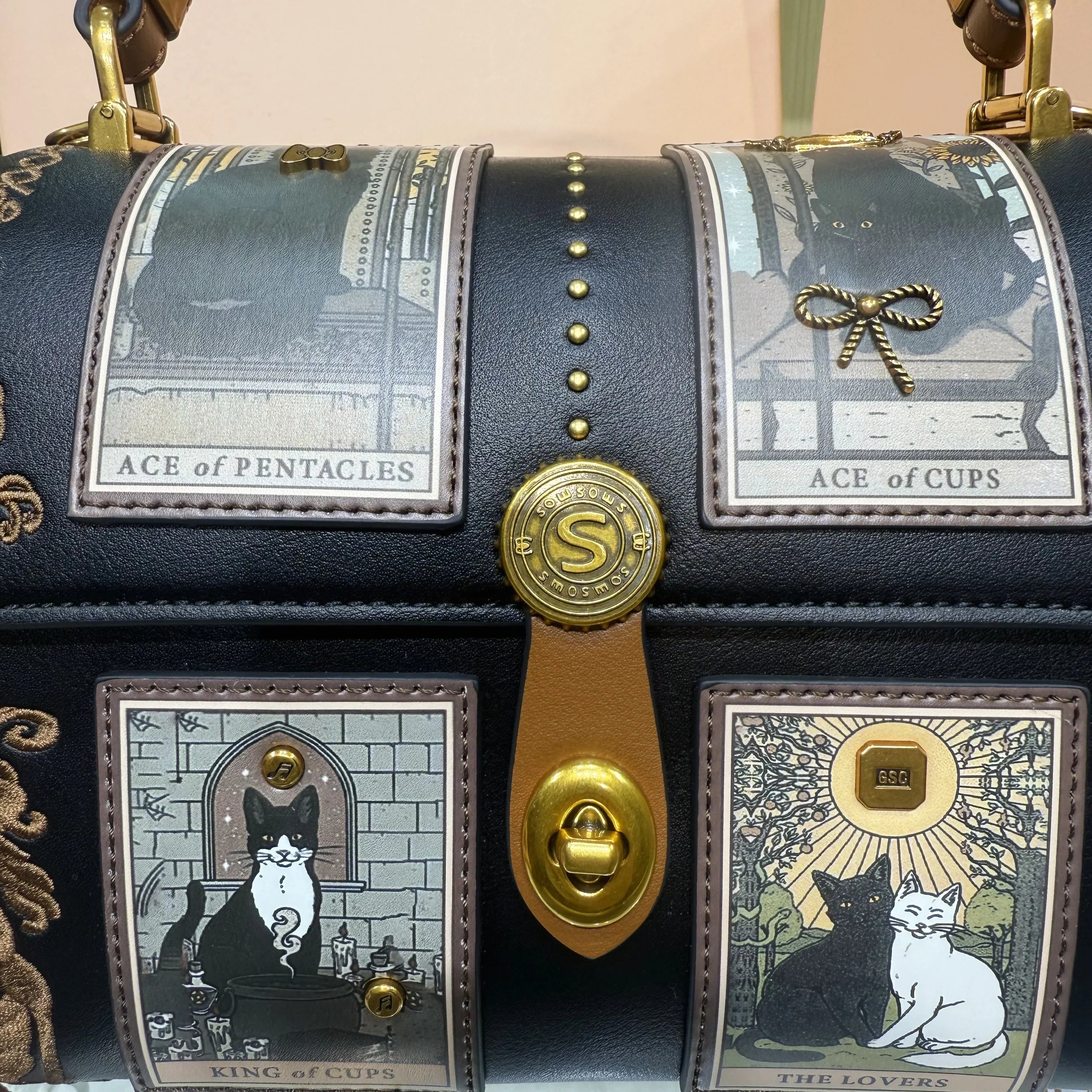 Luxury Designer Bags with Cute Cartoon Printing and Delicate Embroidery Design Vintage and New Fashion Shoulder Pillow Bag