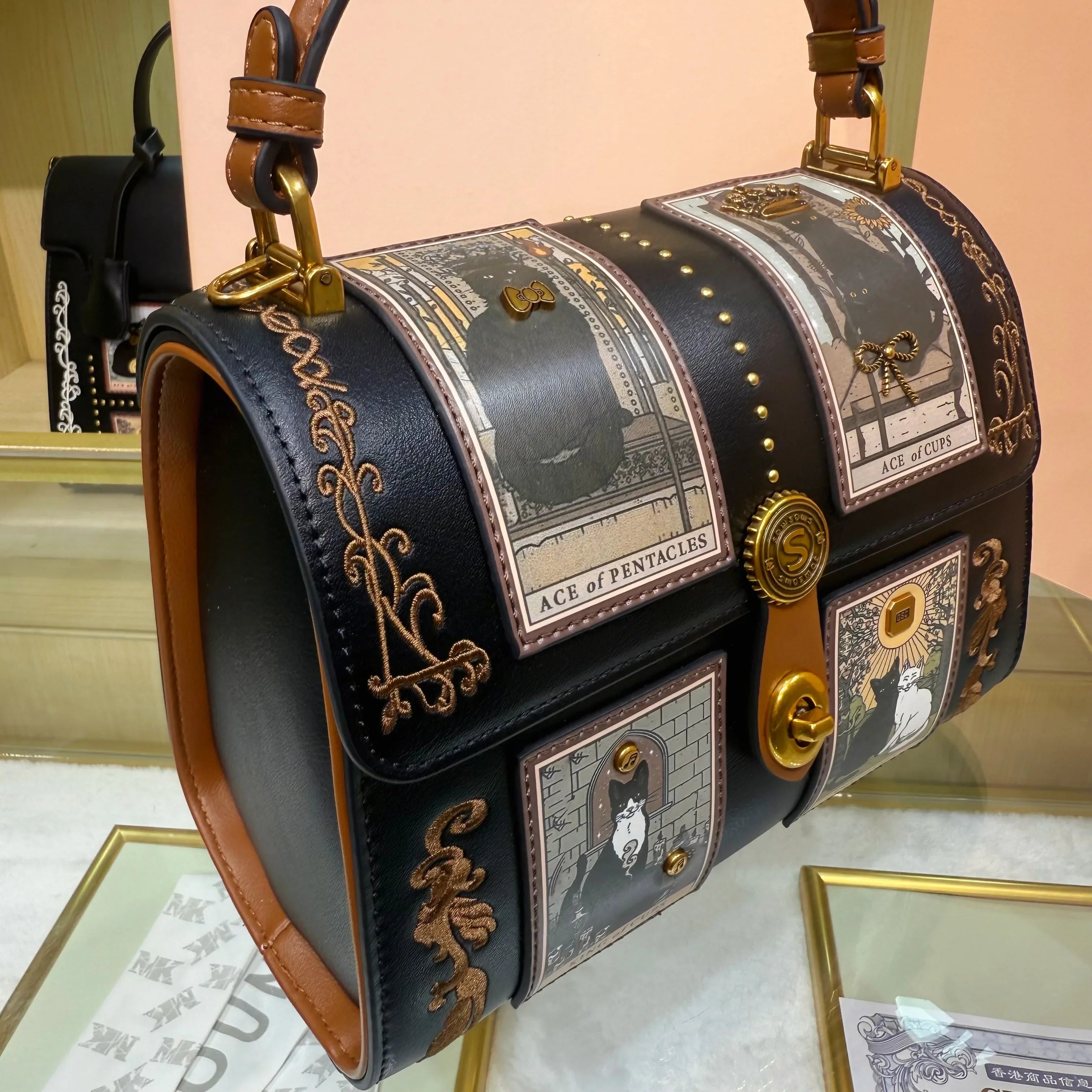 Luxury Designer Bags with Cute Cartoon Printing and Delicate Embroidery Design Vintage and New Fashion Shoulder Pillow Bag