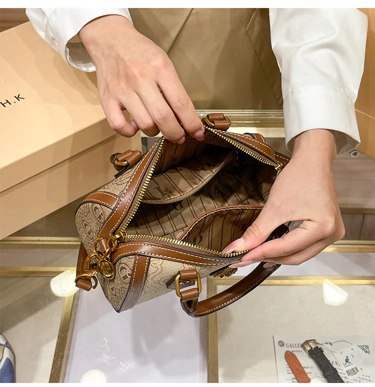 Brand Handheld Women's Bag 2025 New Designer Spring/Summer Luxury Pillow Bag Retro Single Shoulder Crossbody Bag