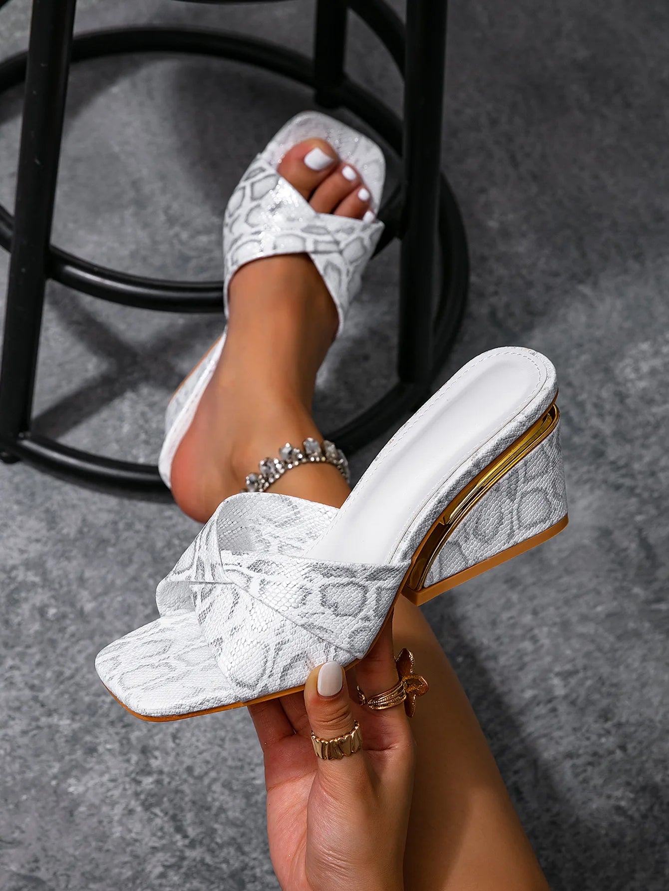 Women Fashion Slippers Summer New Square Open Toe High Heels Sandals Outdoor Versatile Casual Wedge Heels Shoe Sandalia Feminina