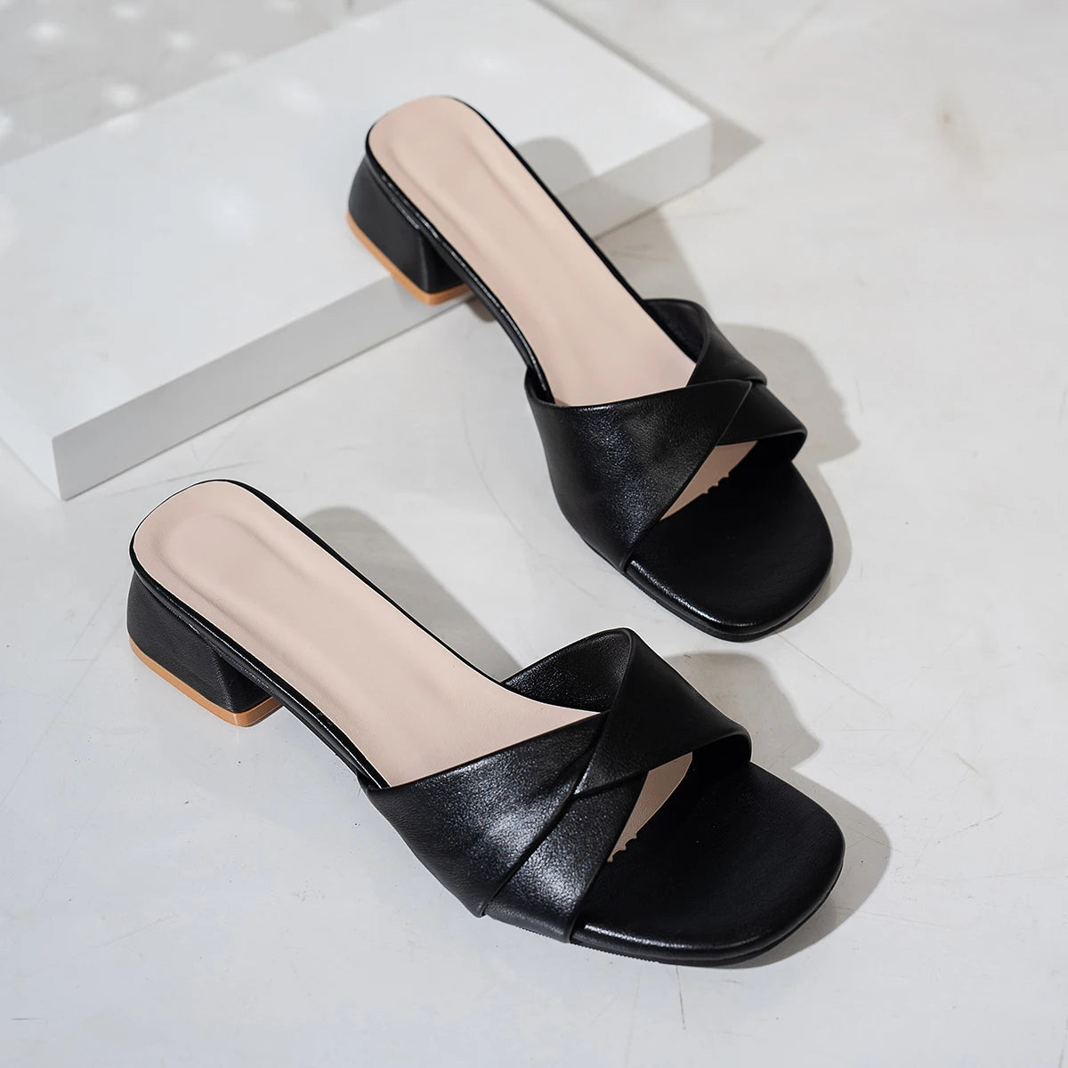 New Fashion Open Toe Solid Color Simple Leather Surface Versatile Candy Color Large Slippers Square Heel Shoes Women