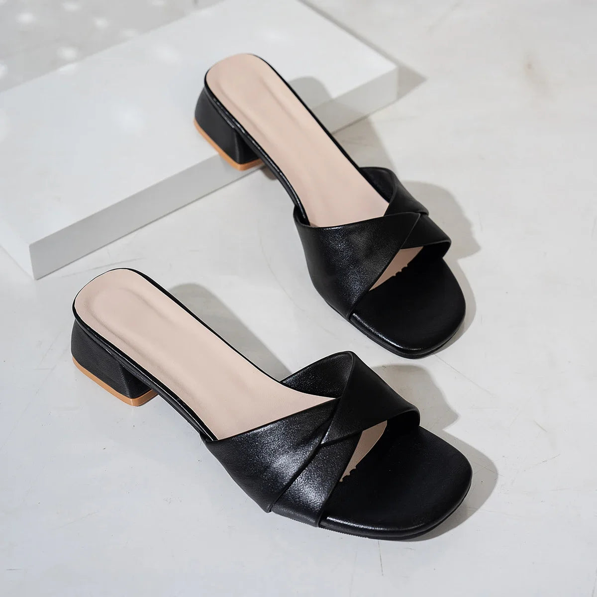 New Fashion Open Toe Solid Color Simple Leather Surface Versatile Candy Color Large Slippers Square Heel Shoes Women