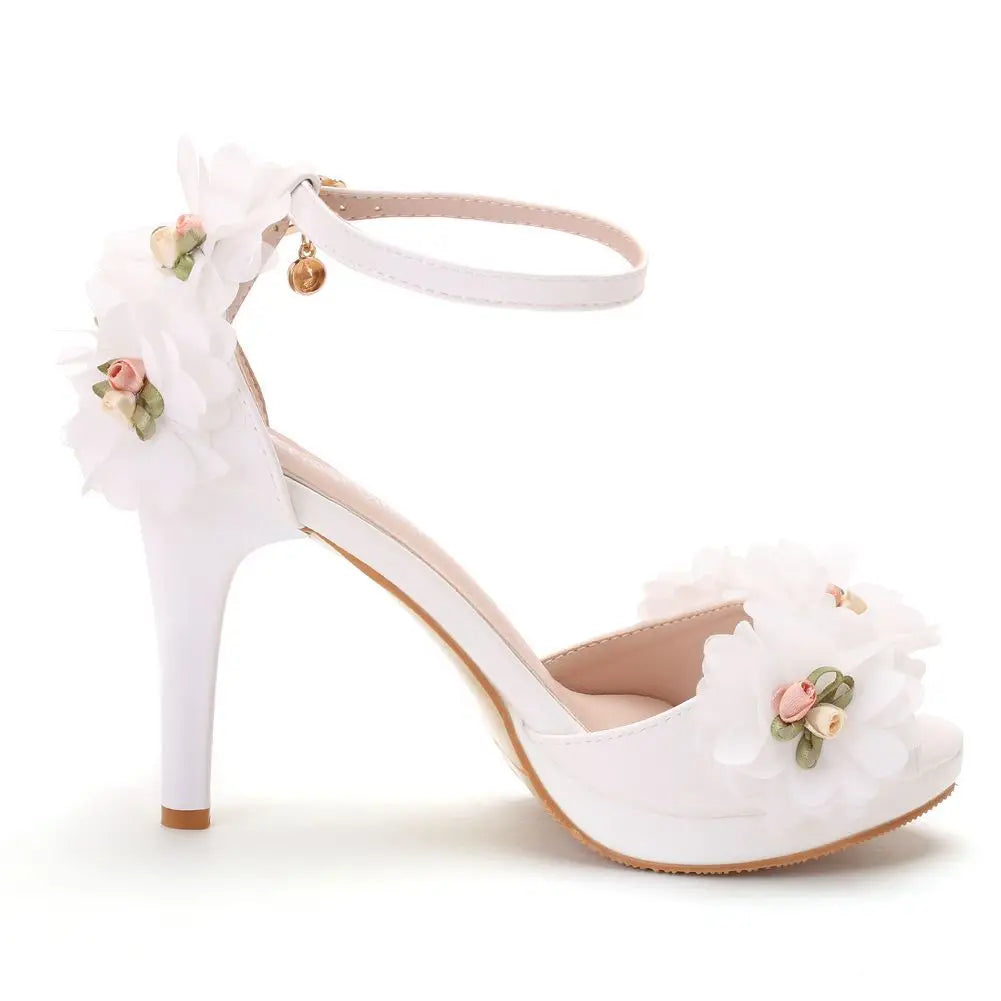 Summer new round-toed fish mouth white PU rhinestone lace flower wedding shoes banquet large size thin high-heeled women sandals