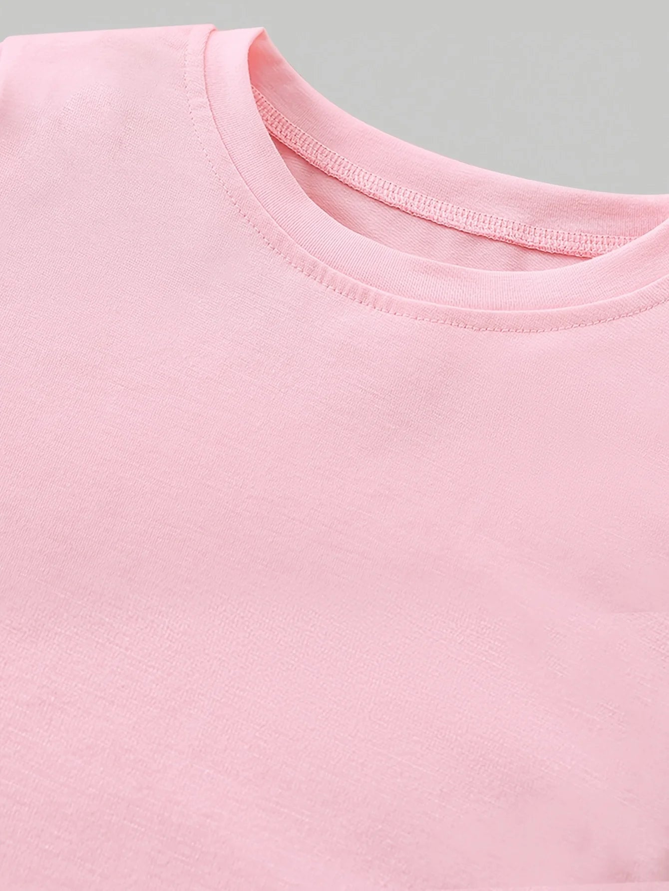 Cute Capybara Print Outfit for Girls Aged 4-12, Pink Short-Sleeved Shirt with Cartoon Capybara Print, Adorable and Playful, Decorated with Small Oranges Around It, with the Text "Capybara" in English on Top, Super Cute), Pair