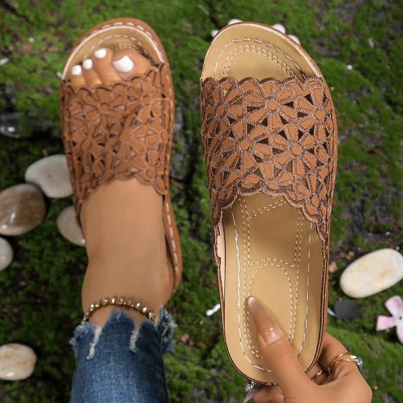 2025 Summer New Casual Hollow Flower Breathable Lightweight Women's Slippers Fashion Sandals Anti slip Women's Shoes