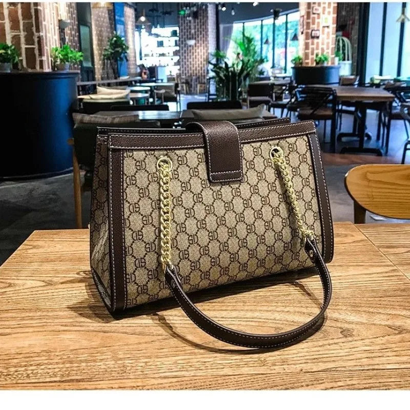 2025 Vintage Shoulder Bag - Large Capacity Crossbody Purse, Elegant Retro Tote for Work, Fashion Commuter