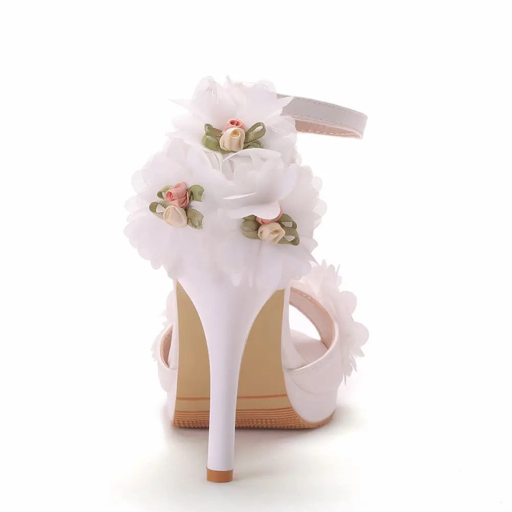 Summer new round-toed fish mouth white PU rhinestone lace flower wedding shoes banquet large size thin high-heeled women sandals