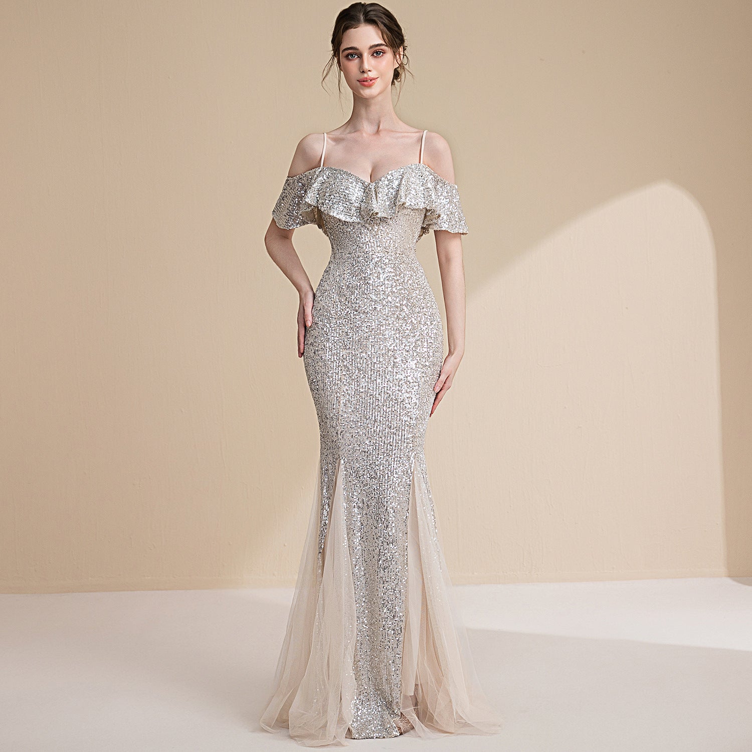 Evening gown for women, elegant and luxurious, high-end and sophisticated