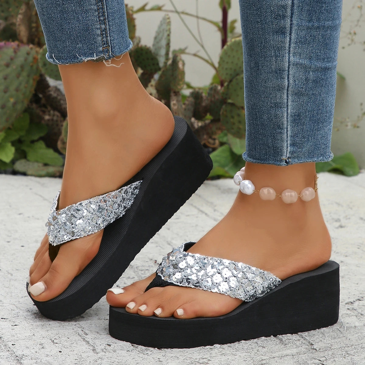 Fashionable New Round Toe Comfortable Beach Sandals Summer Outdoor Wear Flip-flops Lightweight Non-slip Flat Women's Slippers