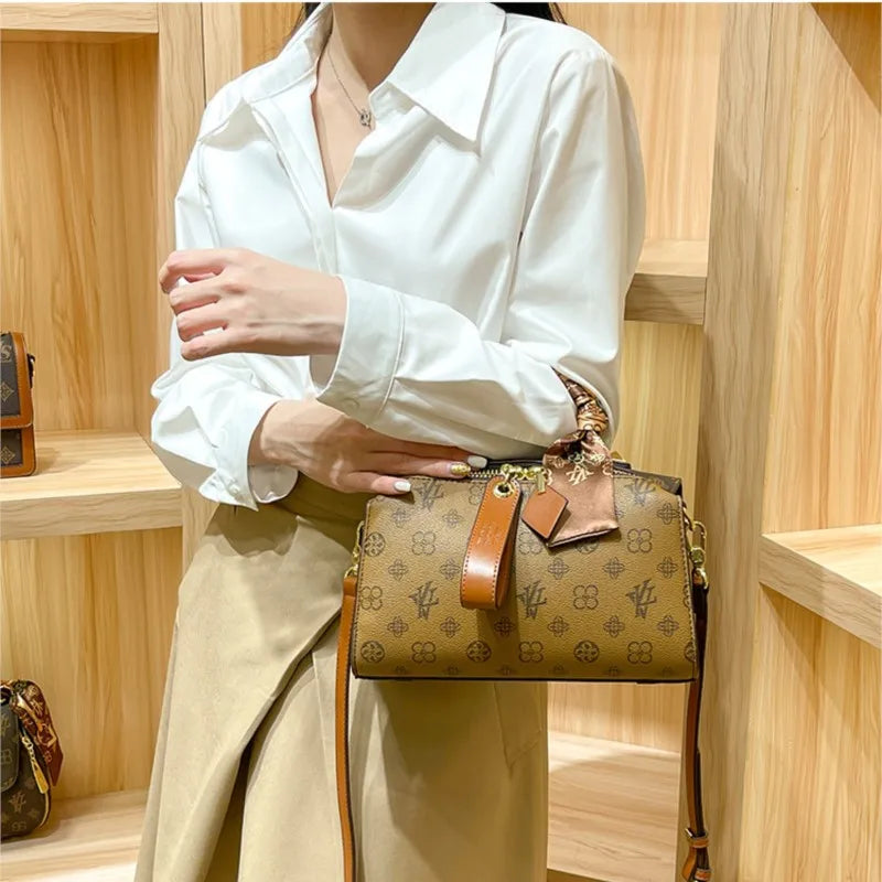 Brand women's handbag 2025 new autumn and winter high-end texture niche designer light luxury shoulder crossbody bag pillow bag