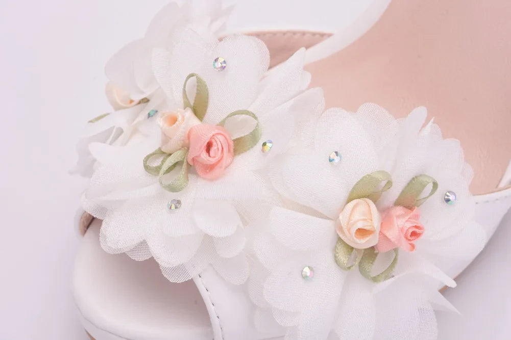 Summer new round-toed fish mouth white PU rhinestone lace flower wedding shoes banquet large size thin high-heeled women sandals