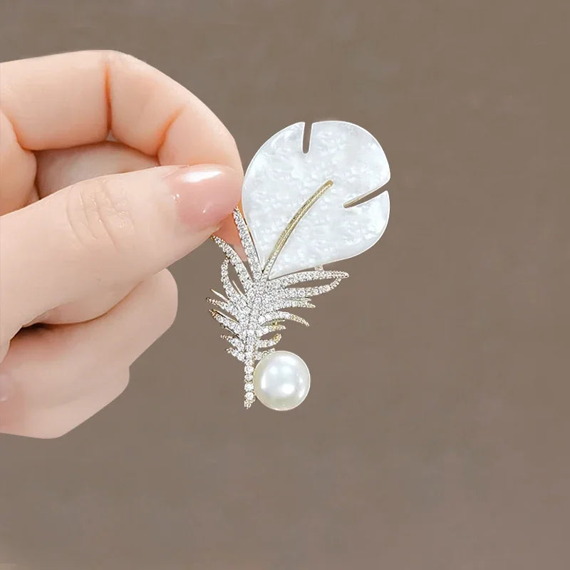 Luxury Snowflake Pearl Crystal Brooch Large Snowflake Flower Brooch Pins Fashion Exquisite Women's Jewelry