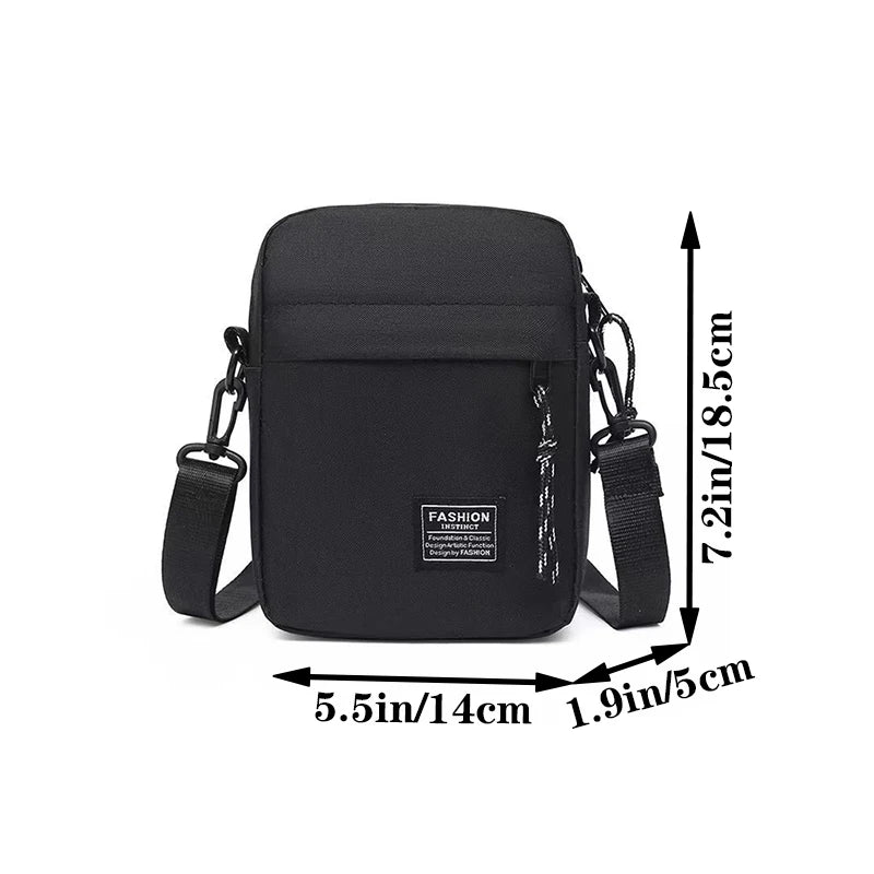 Men's bag, available in single shoulder or cross-body design, suitable for daily use during school. Made of nylon material.