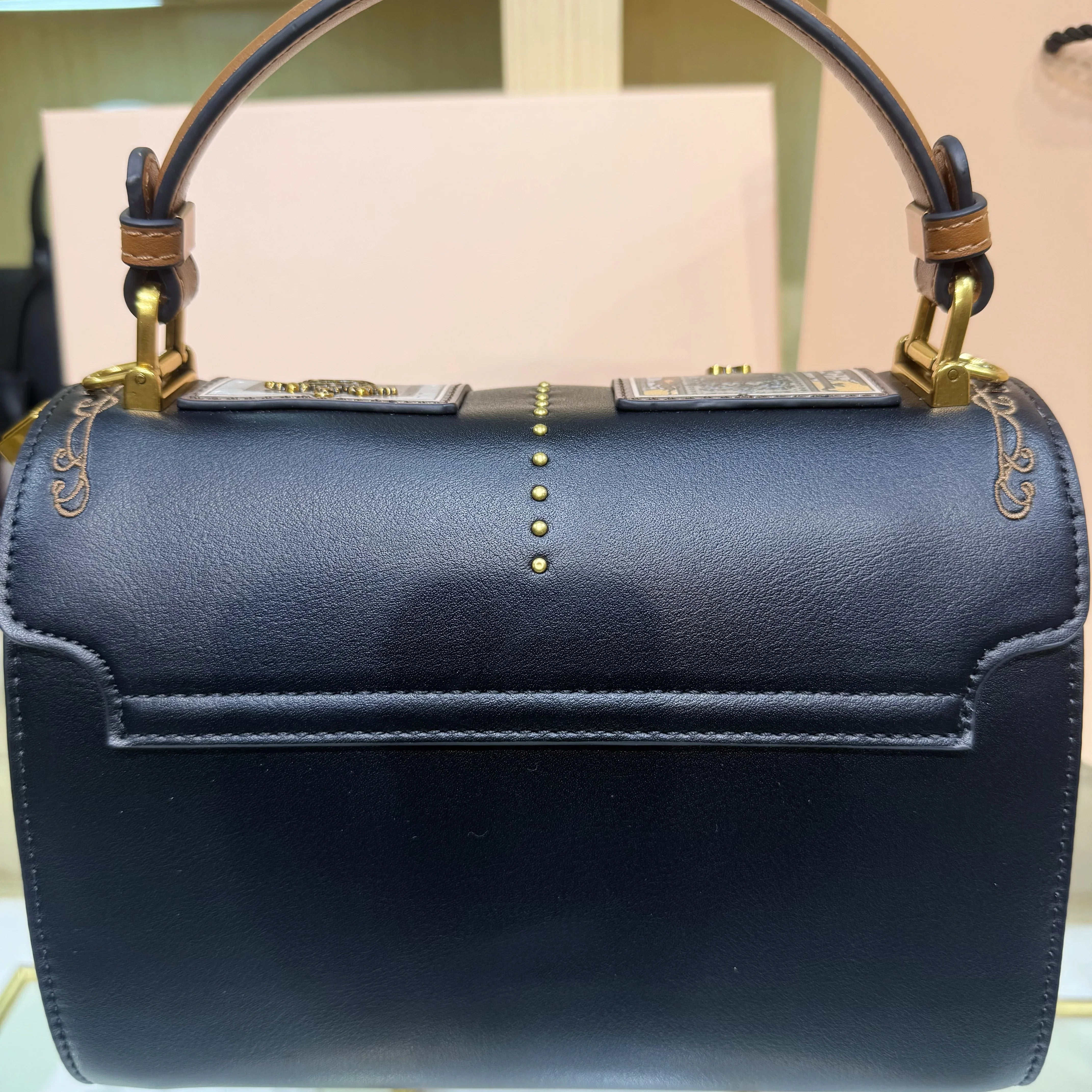 Luxury Designer Bags with Cute Cartoon Printing and Delicate Embroidery Design Vintage and New Fashion Shoulder Pillow Bag