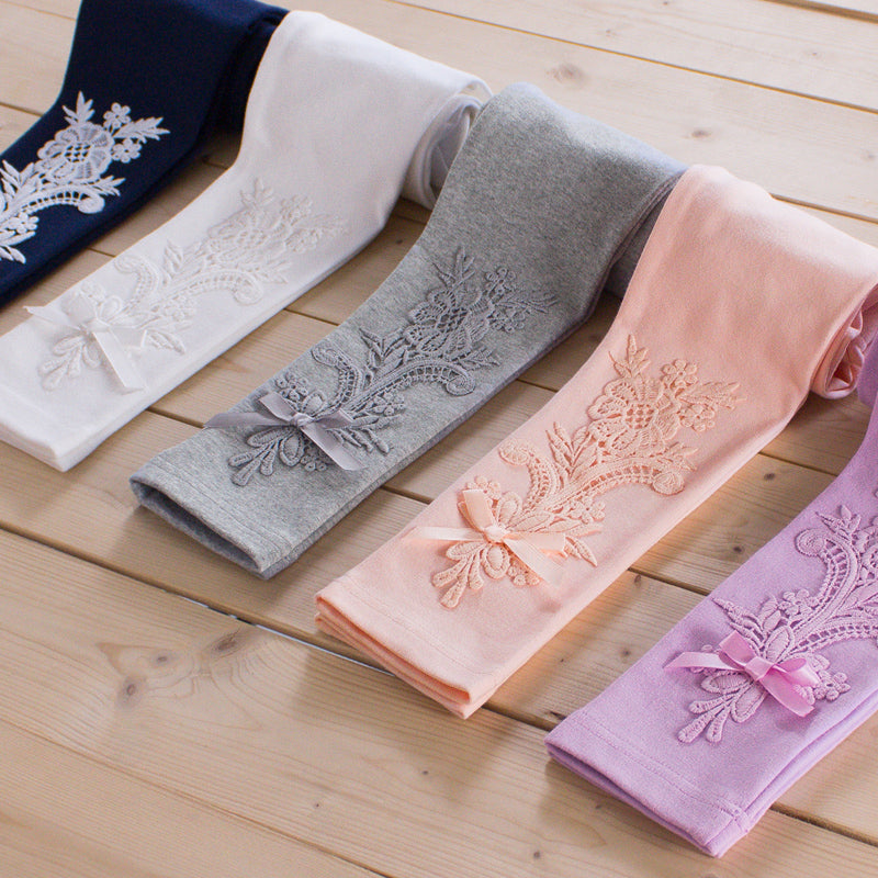 Stylish fleece-lined girls' pants, perfect for spring and autumn season