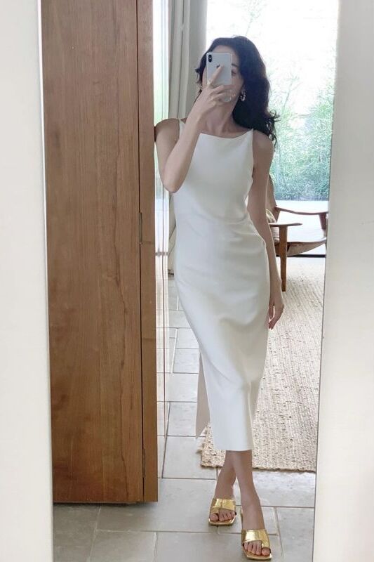 A Lady's French One-shoulder Casual Dress
